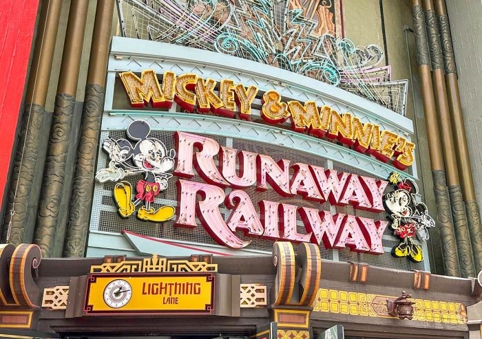 Mickey & Minnie’s Runaway Railway Lightning Lane